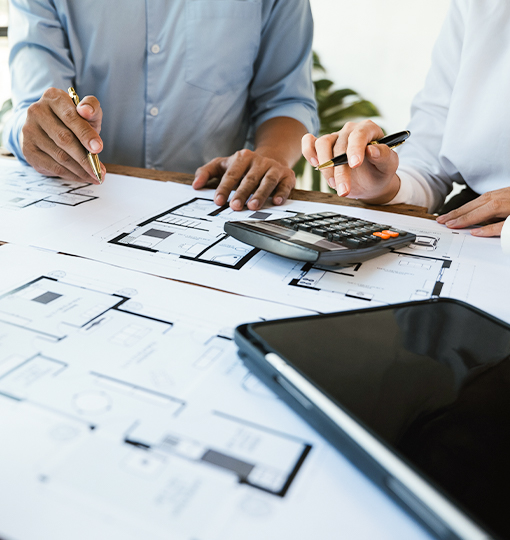 設計の作業をする従業員のイメージ