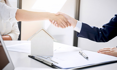 契約が成立したビジネスマンのイメージ